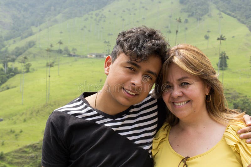 Mamã e filho do pai fotografia de stock Mamã e filho do pai fotografia de stock