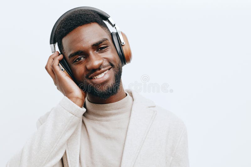 Man american studio black guy musik dj portrait headphone mode american african-bakgrund fotografering för bildbyråer
