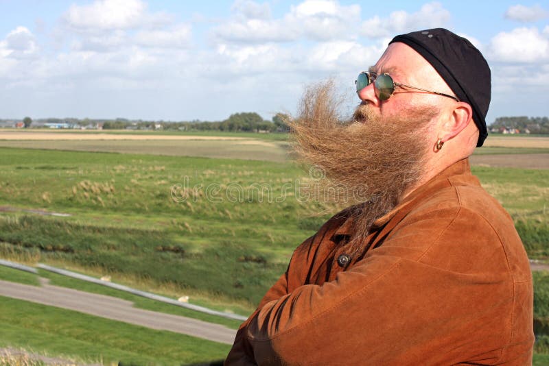 Bigote hombre él era lejos viento.