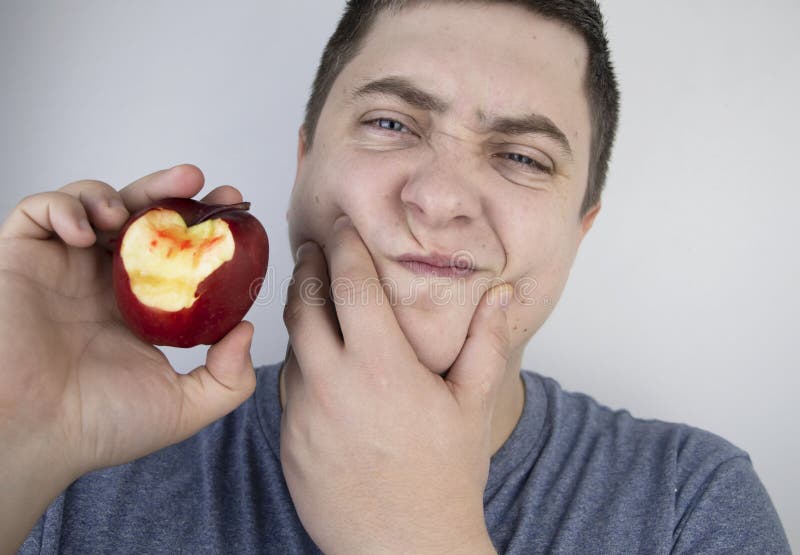 Why do my gums bleed when i eat apples