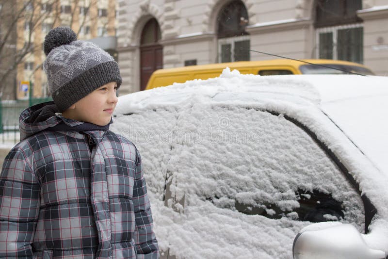 Man car in the snow royalty free stock photos Man car in the snow royalty free stock photos