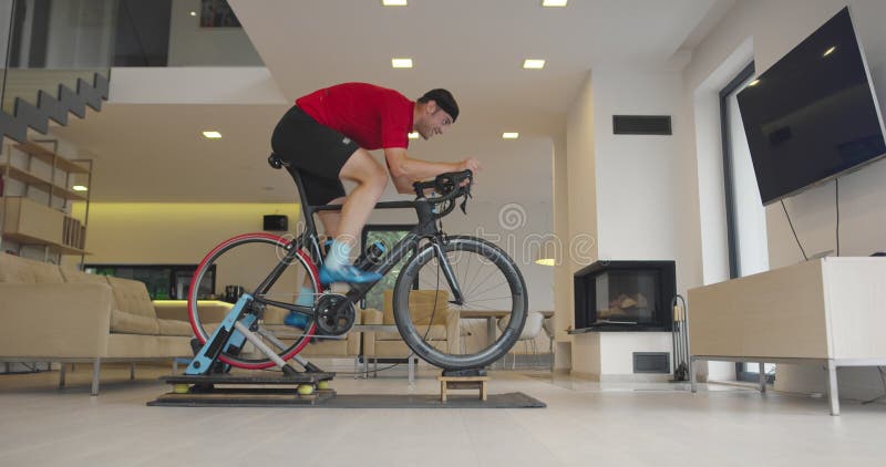 Biking en salle ou home-trainer à la maison ? - Cyclo Coach