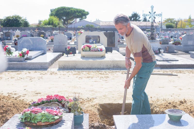 Man digging grave stock image. Image of summer, memorial 186439381
