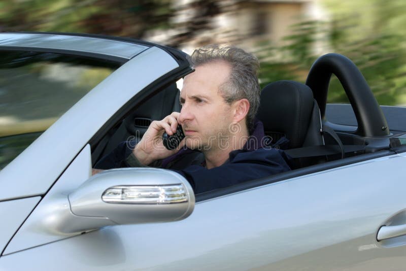 Hombre gestión auto.