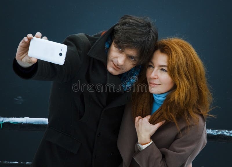 Man en vrouw die, dag schieten, openlucht stock foto Man en vrouw die, dag schieten, openlucht stock foto