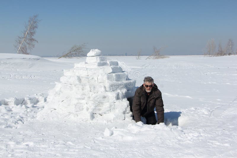 Man at the entrance to an igloo royalty free stock photos Man at the entrance to an igloo royalty free stock photos