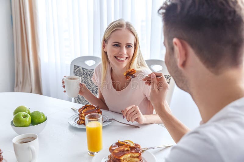 Man feeding his girlfriend stock image. Image of food - 129282401