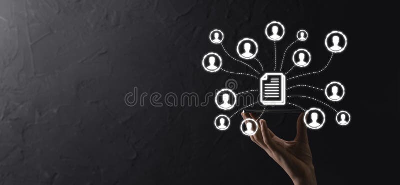 Man hold document e user iconcorporate data management system dms e conceito de sistema de gerenciamento de documentos. clique do imagem de stock