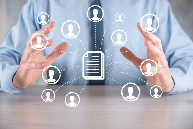 Man hold document e user iconcorporate data management system dms e conceito de sistema de gerenciamento de documentos. clique do fotografia de stock royalty free