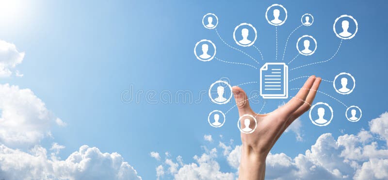 Man hold document e user iconcorporate data management system dms e conceito de sistema de gerenciamento de documentos. clique do imagem de stock