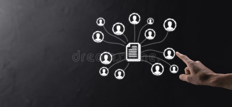 Man hold document e user iconcorporate data management system dms e conceito de sistema de gerenciamento de documentos. clique do fotografia de stock