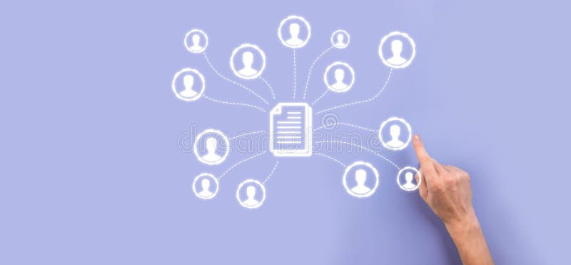 Man hold document e user iconcorporate data management system dms e conceito de sistema de gerenciamento de documentos. clique do imagem de stock royalty free