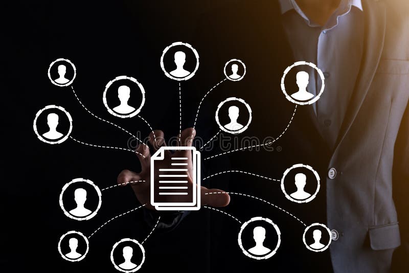 Man hold document e user iconcorporate data management system dms e conceito de sistema de gerenciamento de documentos. clique do foto de stock royalty free