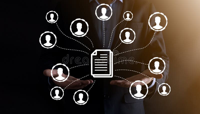 Man hold document e user iconcorporate data management system dms e conceito de sistema de gerenciamento de documentos. clique do imagens de stock royalty free