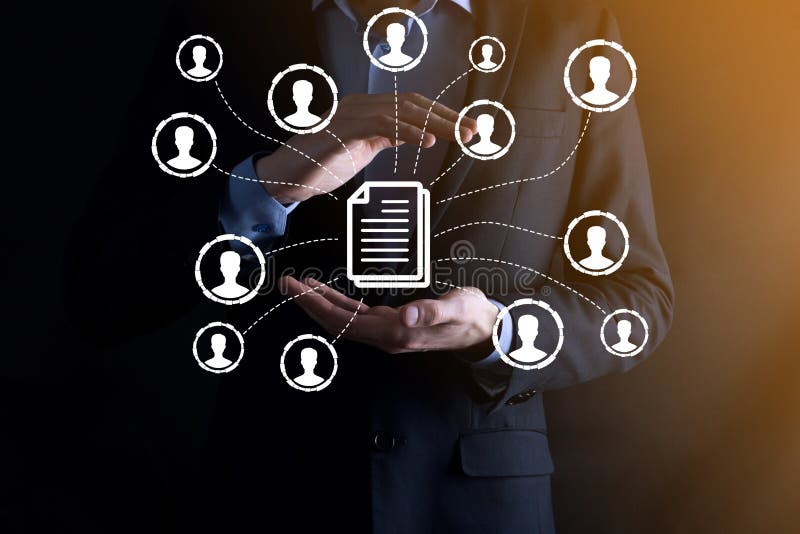 Man hold document e user iconcorporate data management system dms e conceito de sistema de gerenciamento de documentos. clique do fotografia de stock royalty free