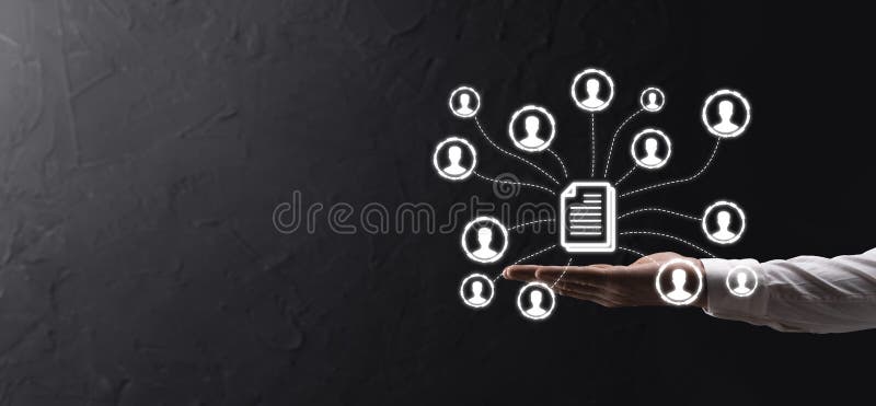 Man hold document e user iconcorporate data management system dms e conceito de sistema de gerenciamento de documentos. clique do fotografia de stock