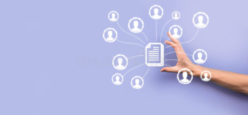 Man hold document e user iconcorporate data management system dms e conceito de sistema de gerenciamento de documentos. clique do fotos de stock