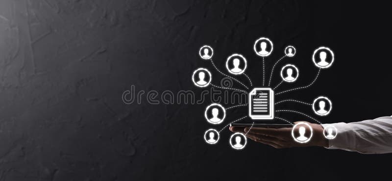 Man hold document e user iconcorporate data management system dms e conceito de sistema de gerenciamento de documentos. clique do foto de stock