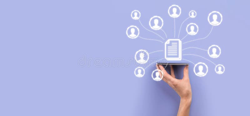 Man hold document e user iconcorporate data management system dms e conceito de sistema de gerenciamento de documentos. clique do imagens de stock