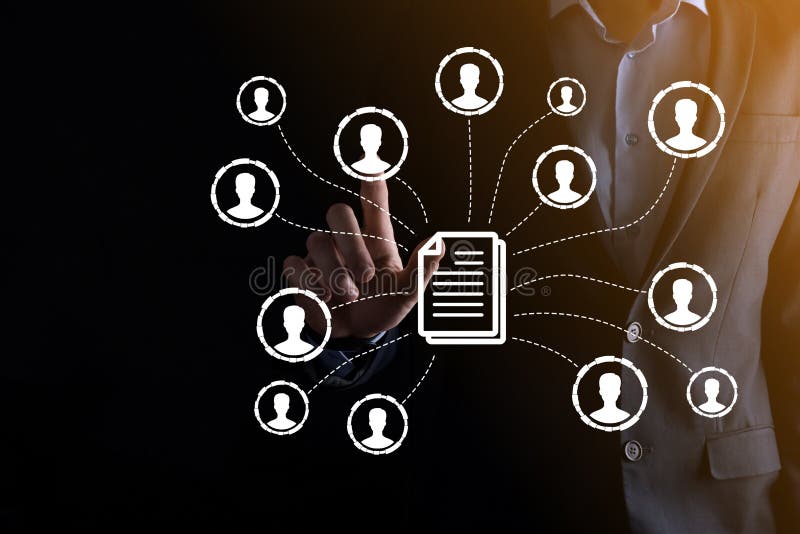 Man hold document e user iconcorporate data management system dms e conceito de sistema de gerenciamento de documentos. clique do ilustração royalty free