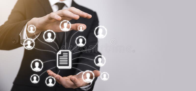 Man hold document e user iconcorporate data management system dms e conceito de sistema de gerenciamento de documentos. clique do fotografia de stock