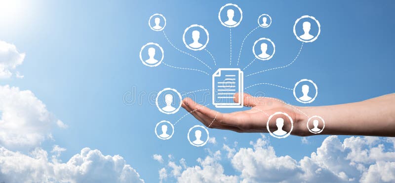 Man hold document e user iconcorporate data management system dms e conceito de sistema de gerenciamento de documentos. clique do imagem de stock royalty free