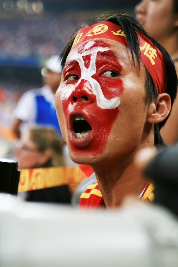 Man paint with 2008 Olympic s symbol on face