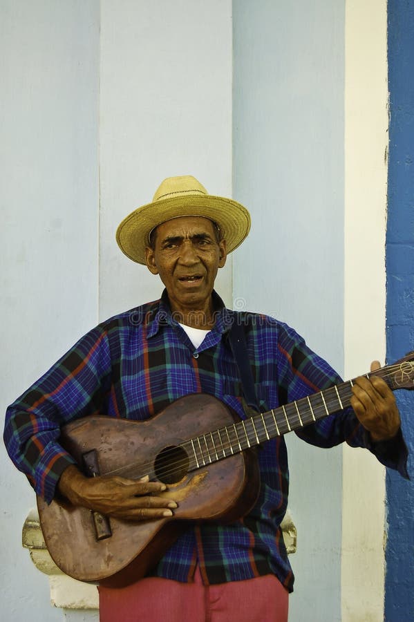 Man playing guitar in Trinidad, a beautiful colonial city in Cuba royalty free stock images Man playing guitar in Trinidad, a beautiful colonial city in Cuba royalty free stock images