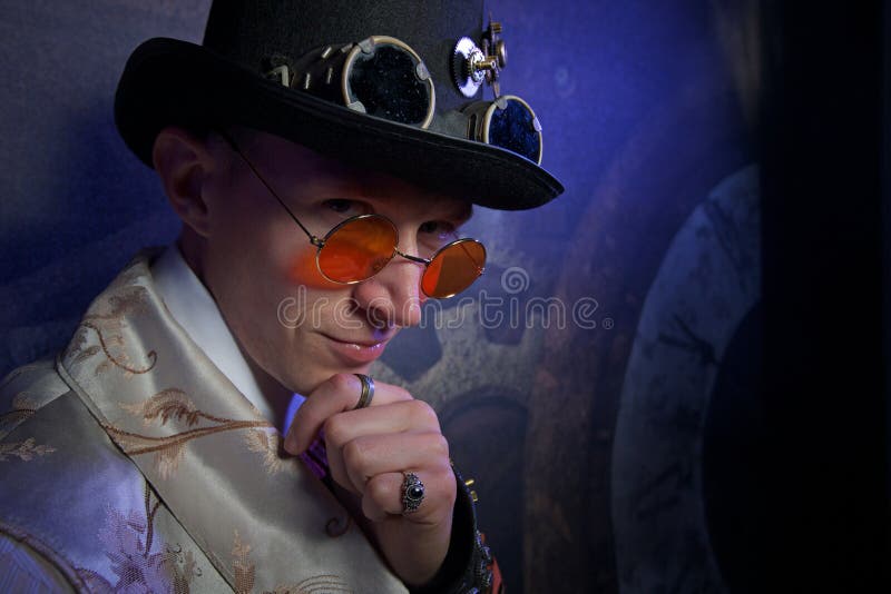 Man portret in stoom punkstijl met uren royalty-vrije stock foto's Man portret in stoom punkstijl met uren royalty-vrije stock foto's