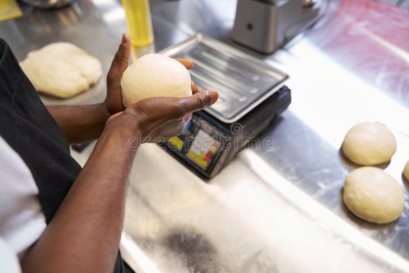 https://thumbs.dreamstime.com/b/man-preparing-ingredients-baking-kitchen-close-up-photo-chef-holding-piece-dough-weighing-scale-240245419.jpg