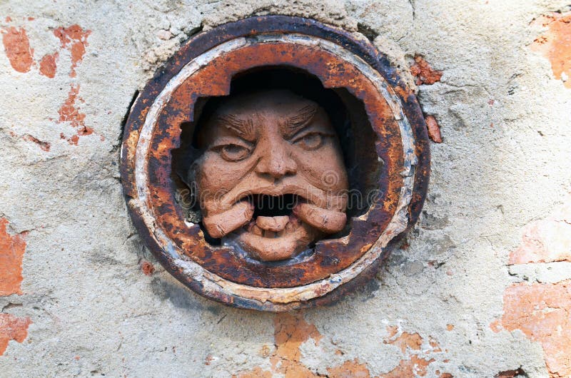 Face In Hole
