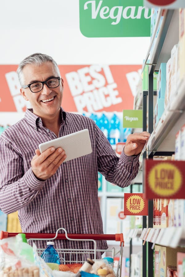 Man shopping at the store royalty free stock photography Man shopping at the store royalty free stock photography