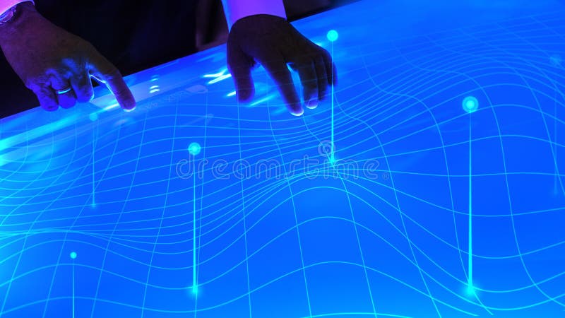Man som rör den futuristiska blåskärmen vektor illustrationer