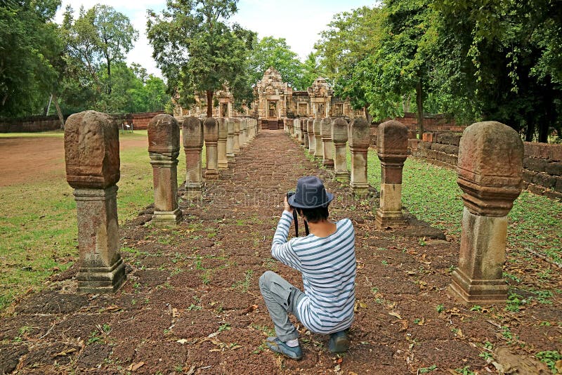 Mladý muž fotografie z chrám komplexné, nachádza v provincia, thajsko.