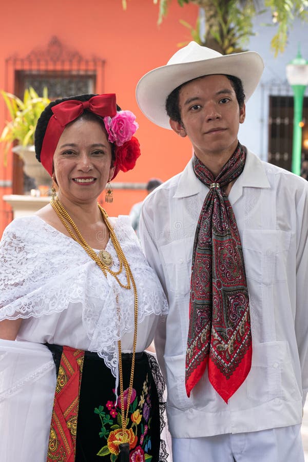 Man and Woman Dressed with Traditional Clothes. Coatepec, Veracruz ...