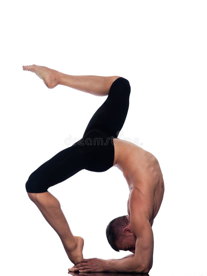 Kavkazská muž Eka Pada Viparita Dandasana jednonohý Obrácené Zaměstnanci představují úsek akrobacie jóga rovnováhu, držení těla izolované studio na bílém pozadí.