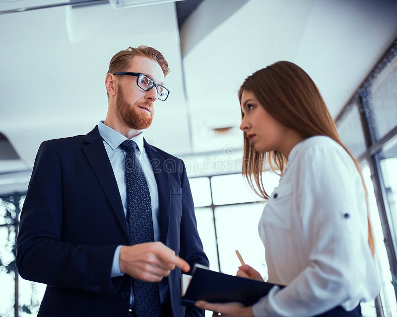 Glasses Wearing Employee Gives Head Job to Her Boss