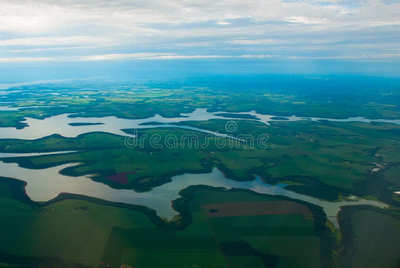 Manaus, Amazonas, el Brasil: Vista superior del río Paisaje hermoso de la ventana del aeroplano imagen de archivo libre de regalías Manaus, Amazonas, el Brasil: Vista superior del río Paisaje hermoso de la ventana del aeroplano imagen de archivo libre de regalías