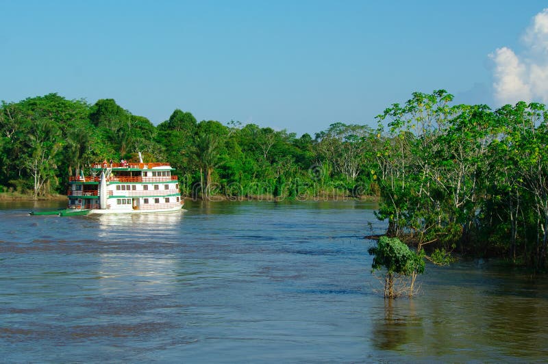 MANAUS BR - CIRCA AUGUSTI 2011 - fartyg på Amazonet River circa