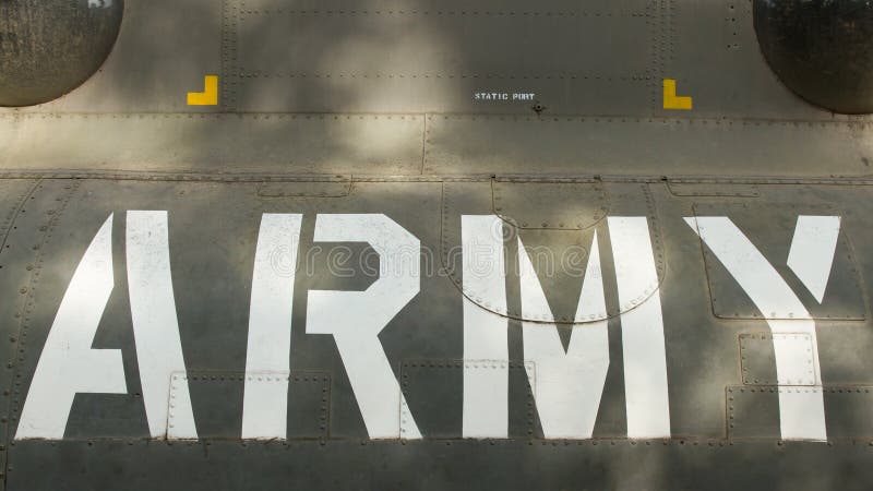 Mande un SMS en un aeroplano viejo de la guerra de Vietnam exhibido en Saigon