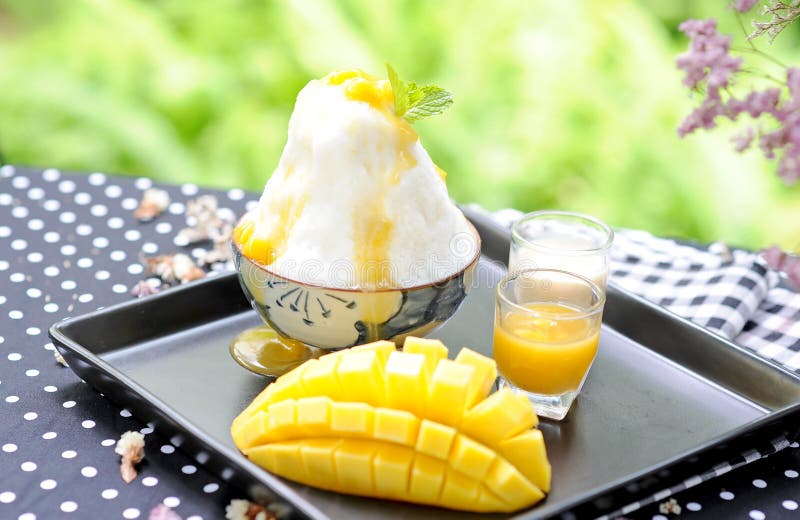 Bingsu Mango Korean Desserts Shaved Ice Desserts With Mango, Banana