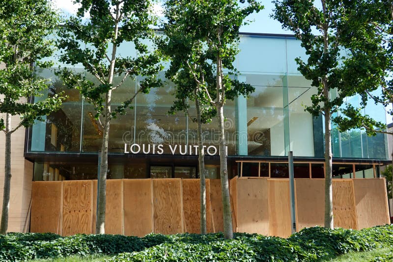 Louis Vuitton Holidays window display at Sacks Fifth Avenue luxury  department store in Manhattan – Stock Editorial Photo © zhukovsky #135626656