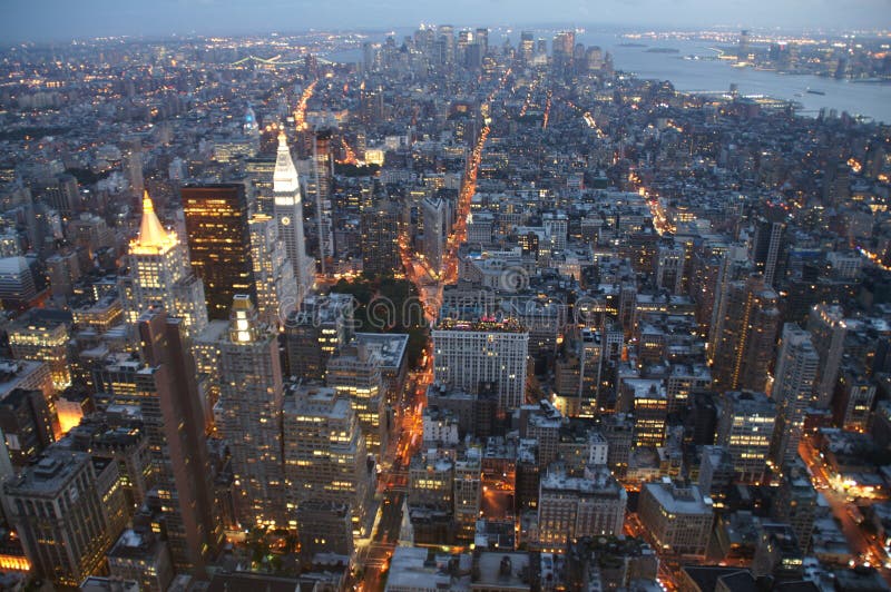 Manhattan in de avond Manhattan in de avond