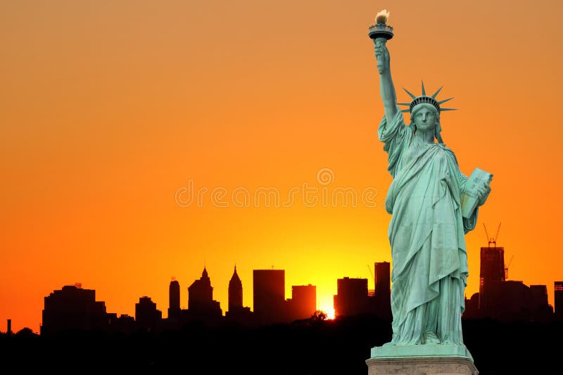 Manhattan-Skyline und das Freiheitsstatue lizenzfreies stockbild Manhattan-Skyline und das Freiheitsstatue lizenzfreies stockbild