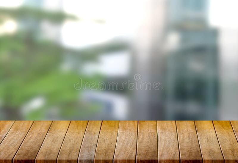 manhã brilhante no ambiente do escritório do espaço da cidade na lata da tabela imagens de stock manhã brilhante no ambiente do escritório do espaço da cidade na lata da tabela imagens de stock