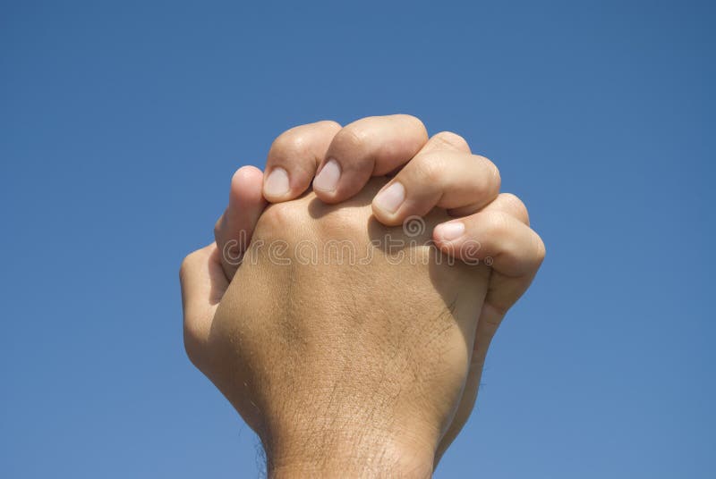 Mani nel gesto di preghiera