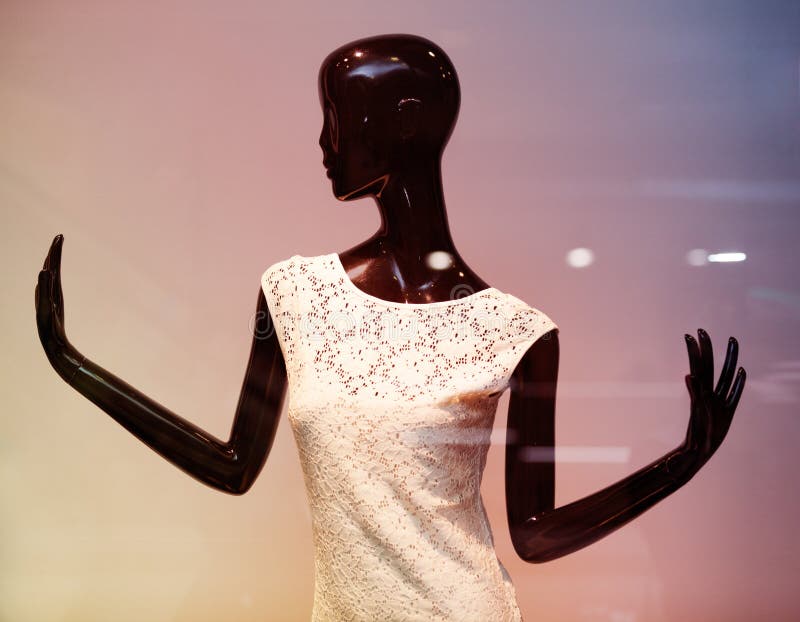 Fine In Su Lungamente, Progettista Blu, Sera, Il Vesto Delle Donne Fatto Mano Oro Manichino Lucido Con Bianco E L Ornamento Dell Image138523335 - Foto 6