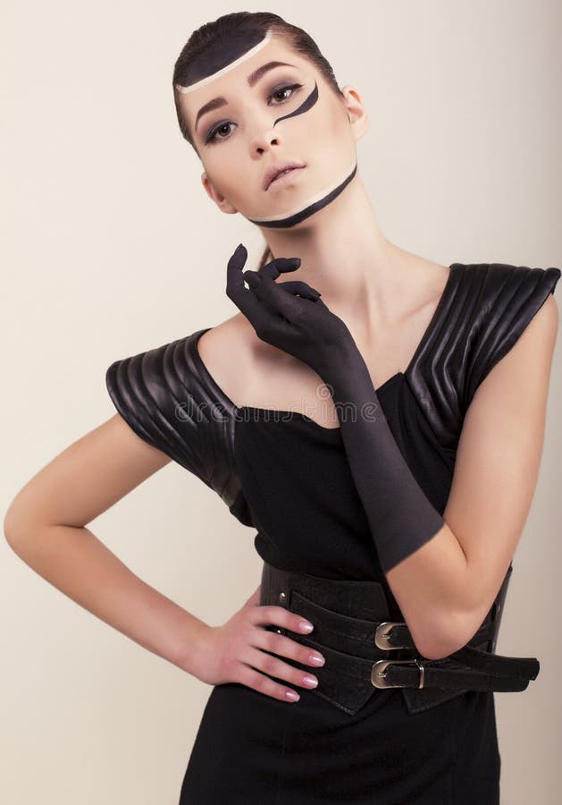 Manierfoto van mooi Aziatisch meisje in elegante kleding met handschoen stock foto Manierfoto van mooi Aziatisch meisje in elegante kleding met handschoen stock foto