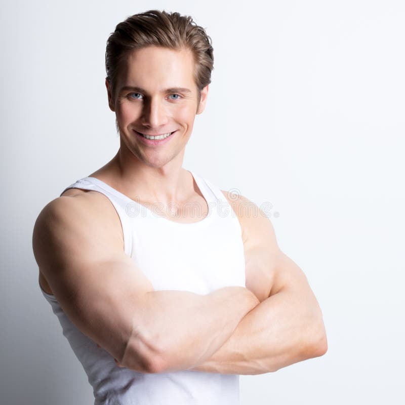 Manierportret van de aantrekkelijke glimlachende mens. stock foto's Manierportret van de aantrekkelijke glimlachende mens. stock foto's