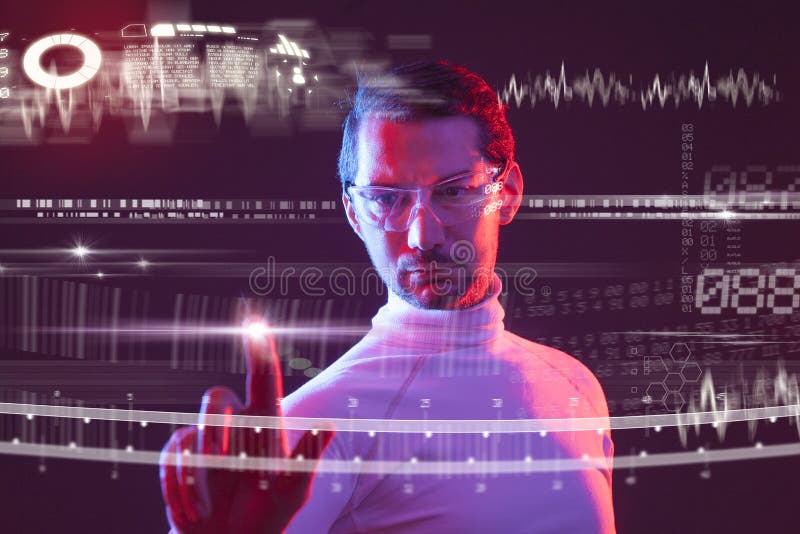 Mann, der die virtuelle zuk?nftige Schnittstelle ber?hrt stockfoto Mann, der die virtuelle zuk?nftige Schnittstelle ber?hrt stockfoto